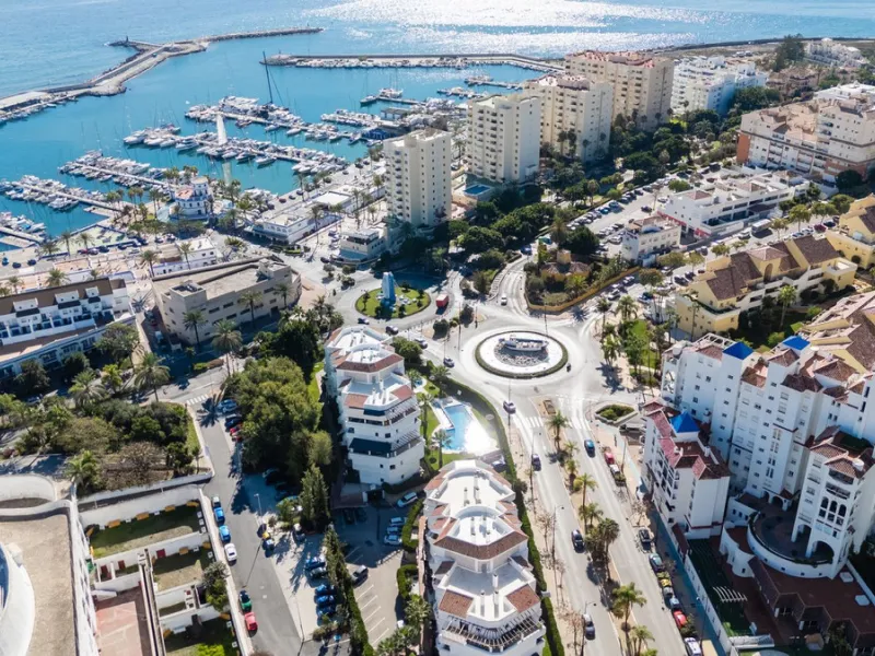 Beautifully Presented 3-Bedroom Apartment by Estepona Port