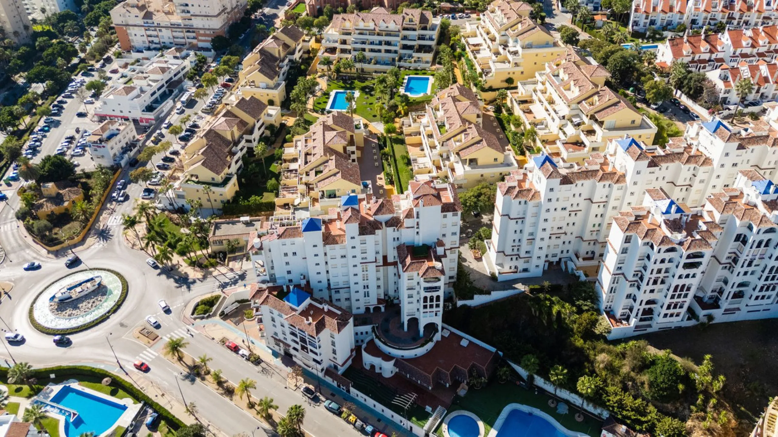 Beautifully Presented 3-Bedroom Apartment by Estepona Port