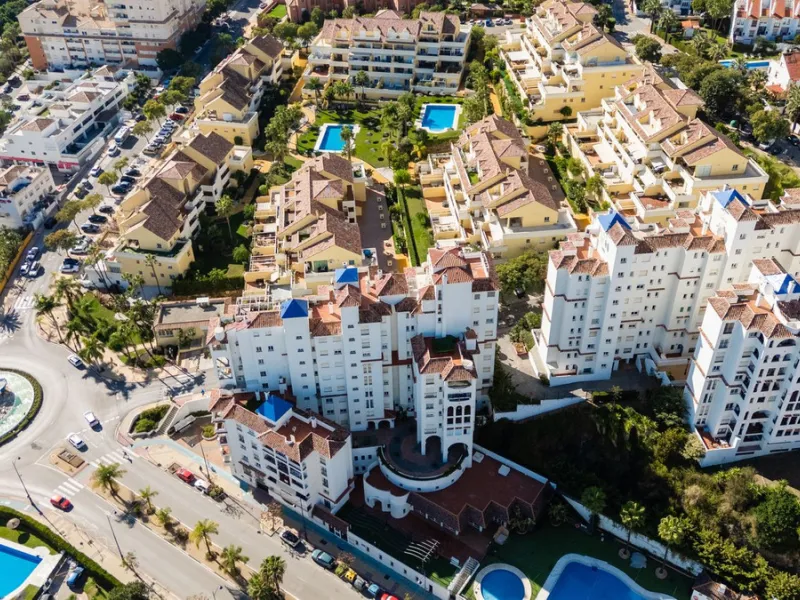 Beautifully Presented 3-Bedroom Apartment by Estepona Port