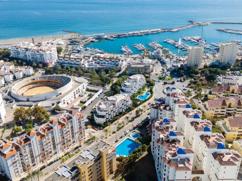 Beautifully Presented 3-Bedroom Apartment by Estepona Port