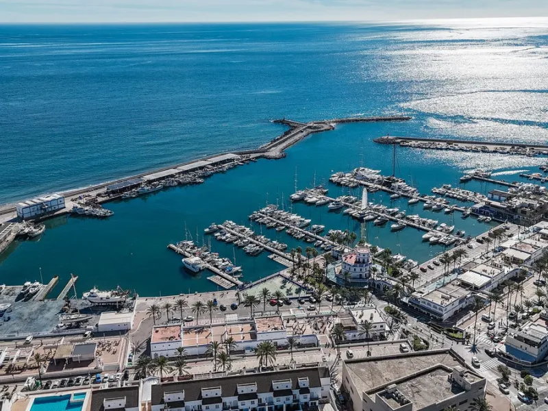 Beautifully Presented 3-Bedroom Apartment by Estepona Port