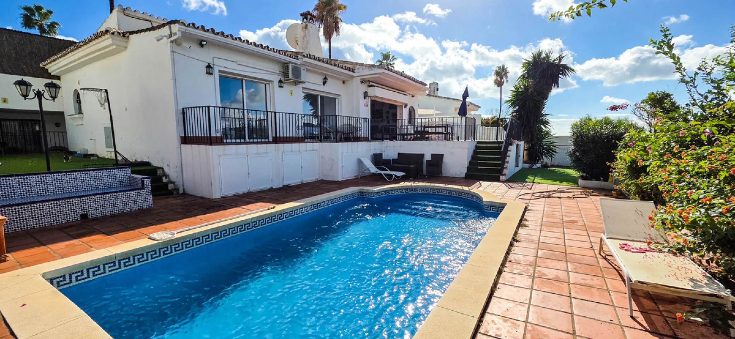 Set on the front line of La Duquesa's golf course, this south-facing semi-detached bungalow combines space, sustainability, and location in one irresistible package. Offering five bedrooms, all with ensuite bathrooms, this is a home designed for comfortab