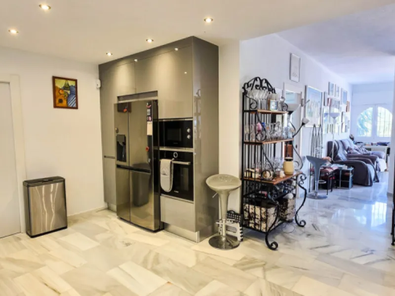 Set on the front line of La Duquesa's golf course, this south-facing semi-detached bungalow combines space, sustainability, and location in one irresistible package. Offering five bedrooms, all with ensuite bathrooms, this is a home designed for comfortab