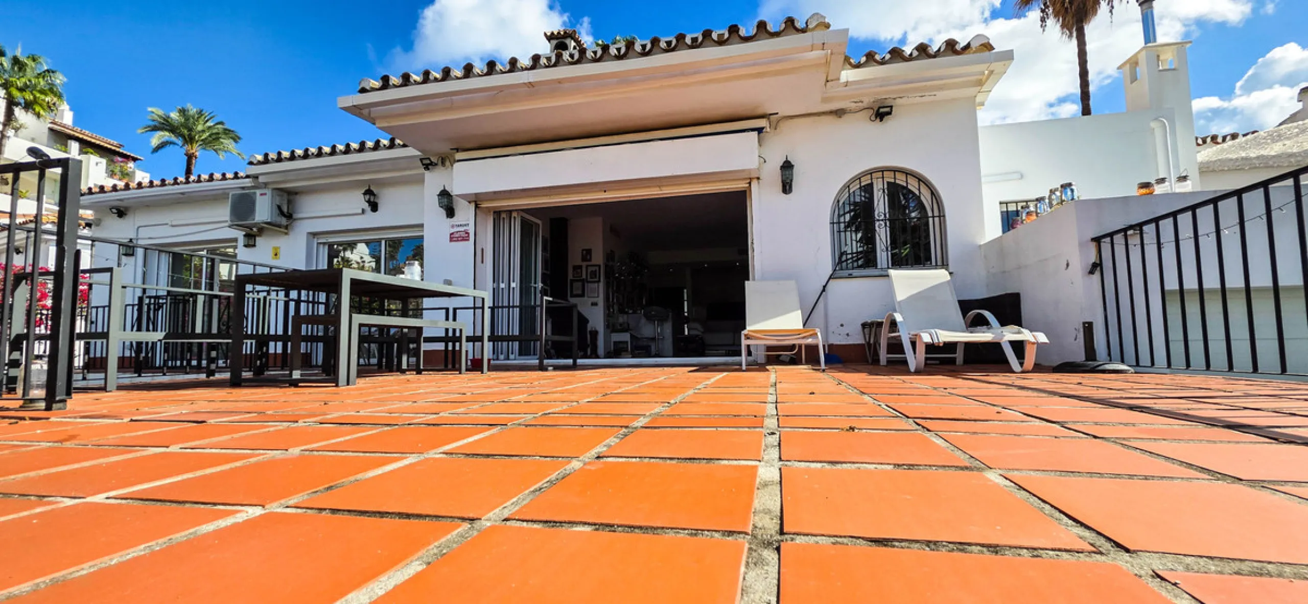 Set on the front line of La Duquesa's golf course, this south-facing semi-detached bungalow combines space, sustainability, and location in one irresistible package. Offering five bedrooms, all with ensuite bathrooms, this is a home designed for comfortab