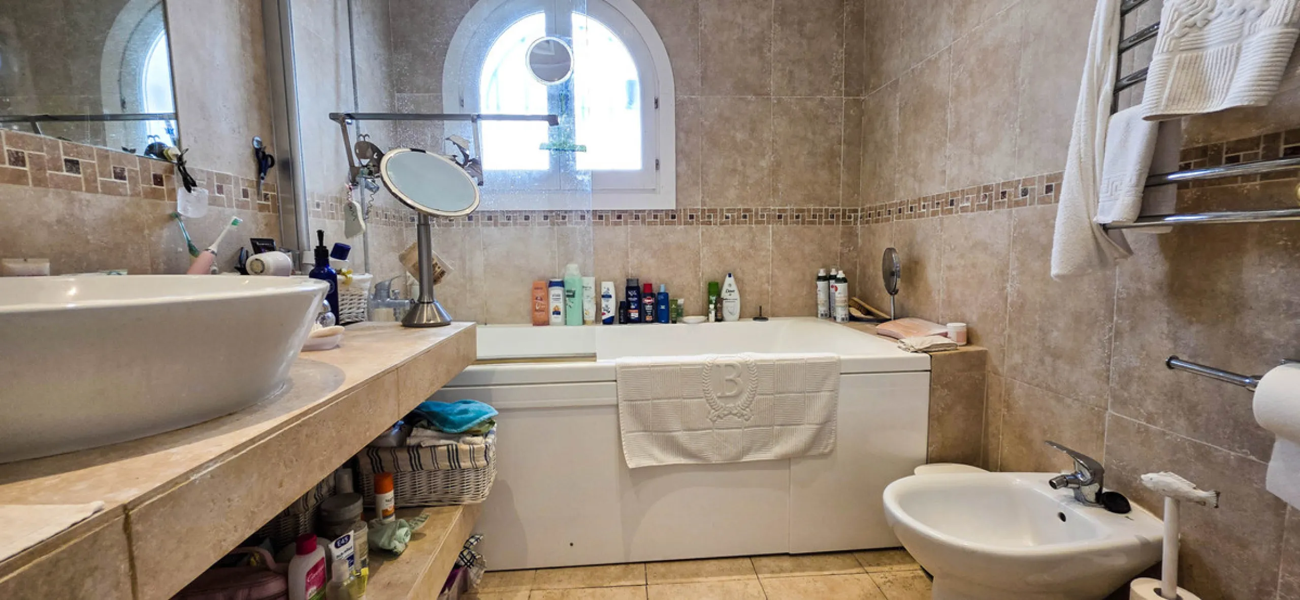 Set on the front line of La Duquesa's golf course, this south-facing semi-detached bungalow combines space, sustainability, and location in one irresistible package. Offering five bedrooms, all with ensuite bathrooms, this is a home designed for comfortab