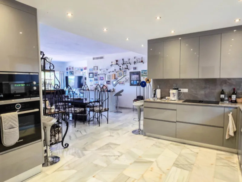 Set on the front line of La Duquesa's golf course, this south-facing semi-detached bungalow combines space, sustainability, and location in one irresistible package. Offering five bedrooms, all with ensuite bathrooms, this is a home designed for comfortab