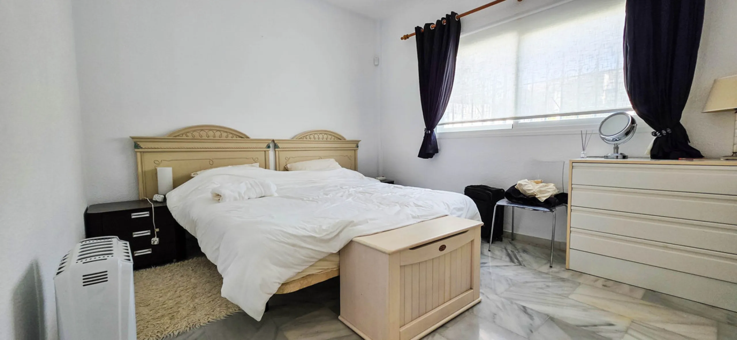 Set on the front line of La Duquesa's golf course, this south-facing semi-detached bungalow combines space, sustainability, and location in one irresistible package. Offering five bedrooms, all with ensuite bathrooms, this is a home designed for comfortab