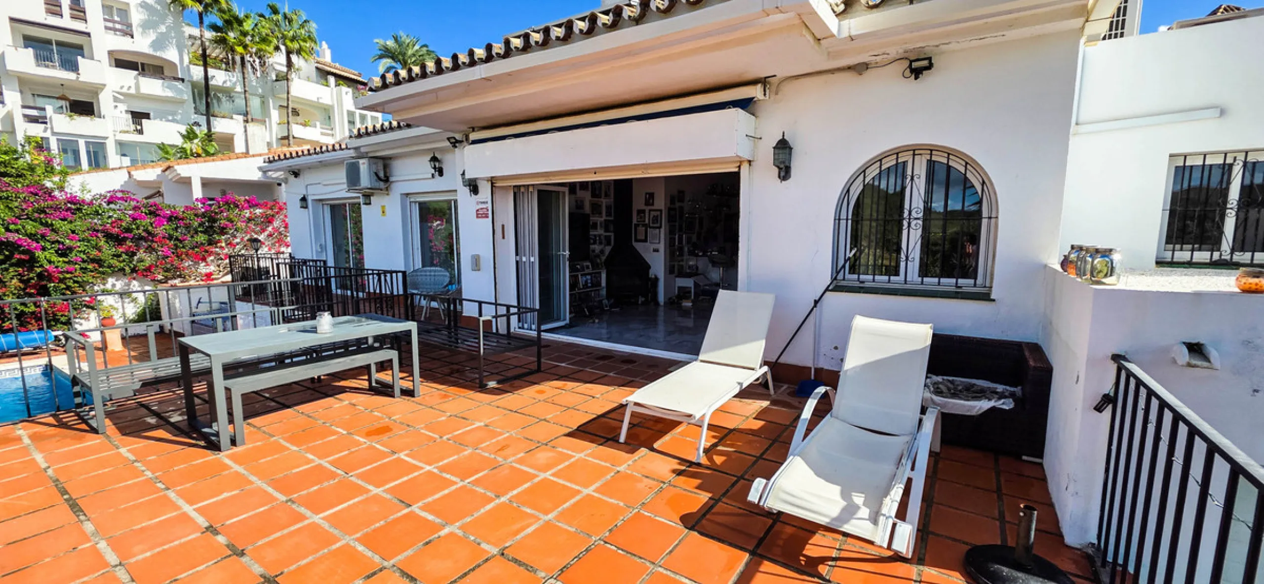 Set on the front line of La Duquesa's golf course, this south-facing semi-detached bungalow combines space, sustainability, and location in one irresistible package. Offering five bedrooms, all with ensuite bathrooms, this is a home designed for comfortab