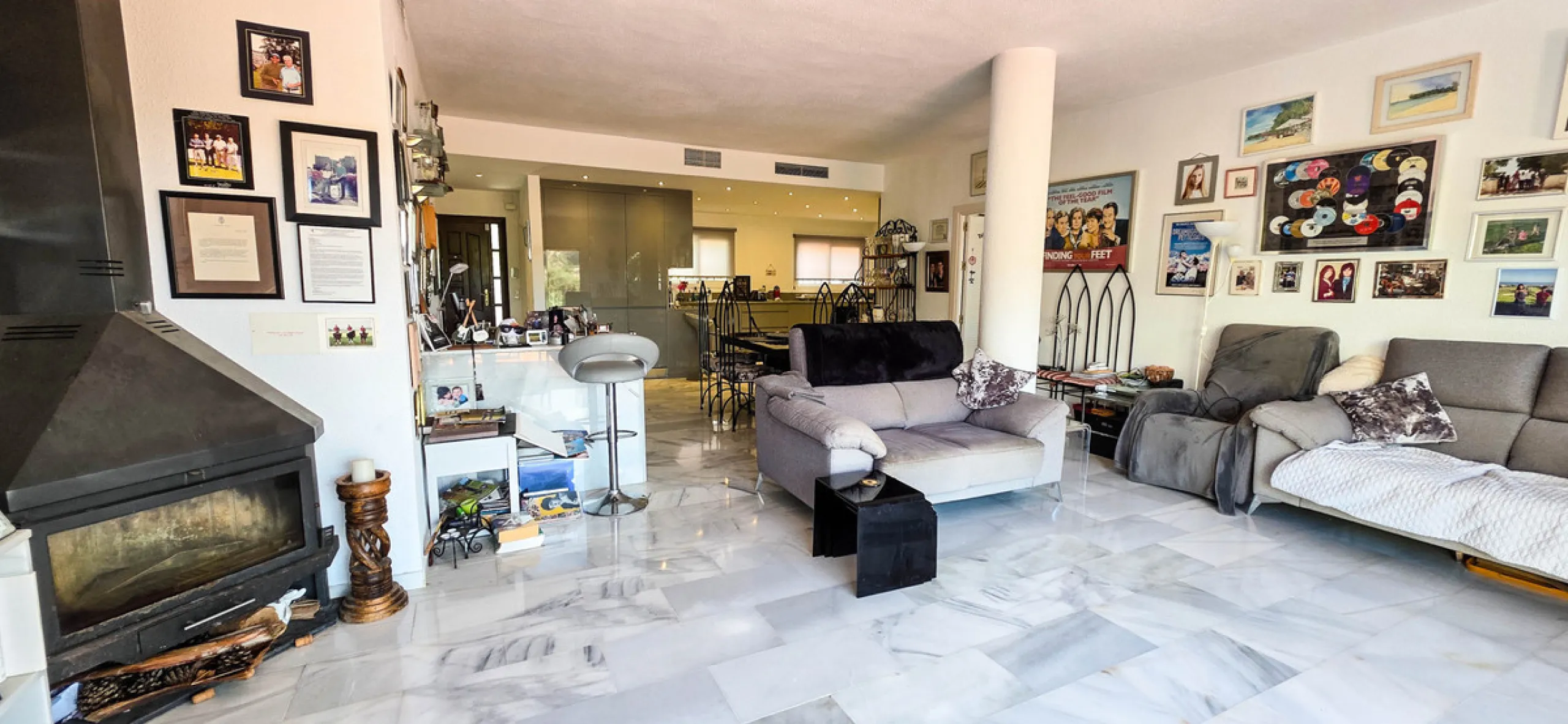 Set on the front line of La Duquesa's golf course, this south-facing semi-detached bungalow combines space, sustainability, and location in one irresistible package. Offering five bedrooms, all with ensuite bathrooms, this is a home designed for comfortab