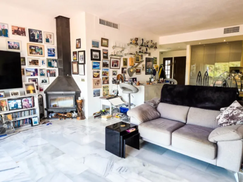 Set on the front line of La Duquesa's golf course, this south-facing semi-detached bungalow combines space, sustainability, and location in one irresistible package. Offering five bedrooms, all with ensuite bathrooms, this is a home designed for comfortab