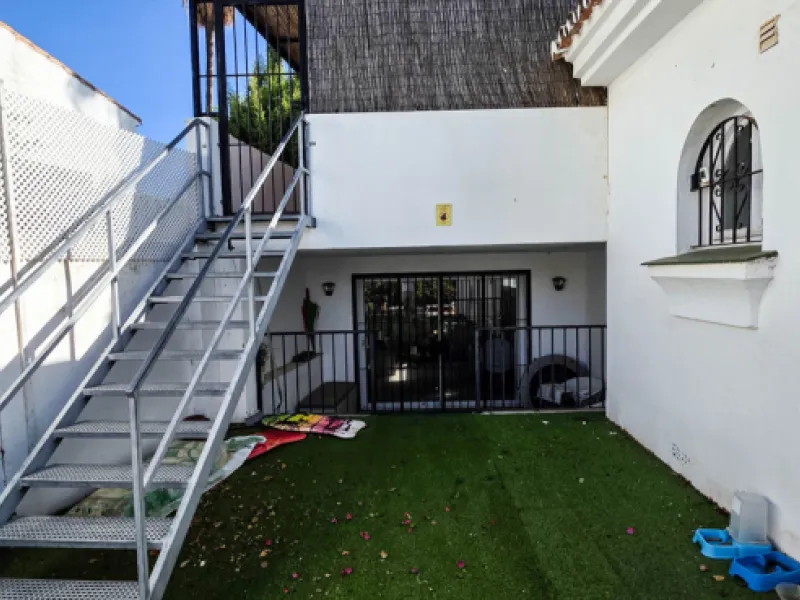Set on the front line of La Duquesa's golf course, this south-facing semi-detached bungalow combines space, sustainability, and location in one irresistible package. Offering five bedrooms, all with ensuite bathrooms, this is a home designed for comfortab