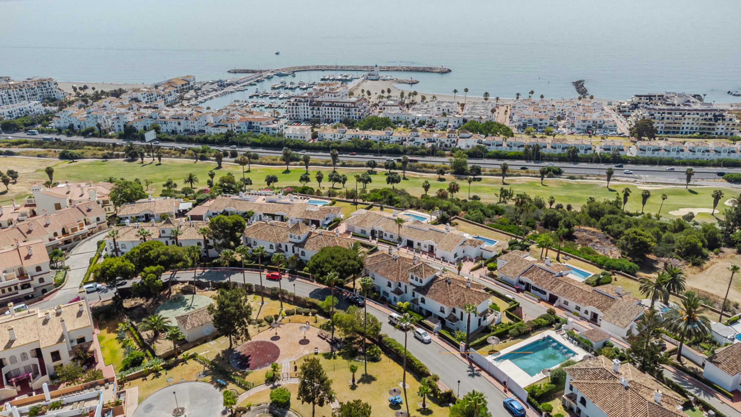 Set on the front line of La Duquesa's golf course, this south-facing semi-detached bungalow combines space, sustainability, and location in one irresistible package. Offering five bedrooms, all with ensuite bathrooms, this is a home designed for comfortab
