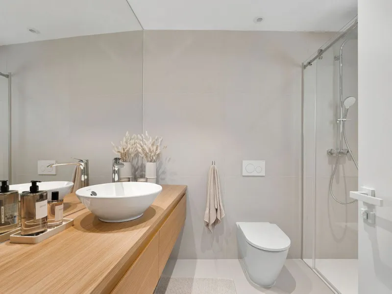 Experience refined coastal living in this brand-new luxury apartment set within the prestigious Higuerón Resort.