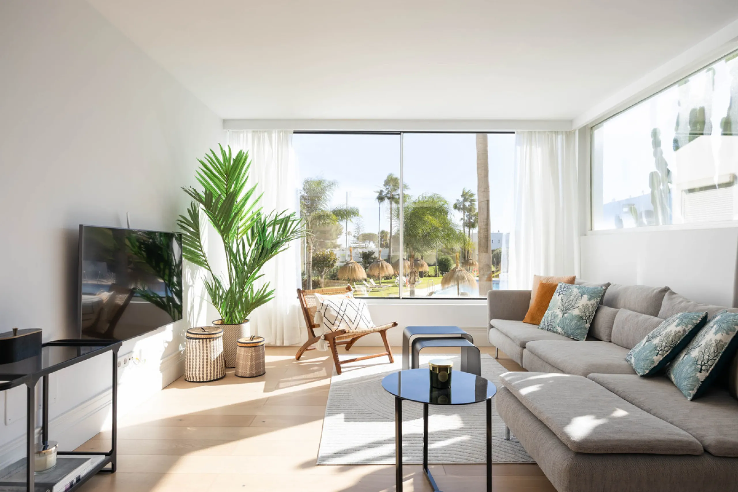 Welcome to this elegant 2-bedroom apartment, ideally positioned on the top floor in the heart of Nueva Andalucía—overlooking the renowned Aloha Golf Course and offering spectacular sea, mountain, and golf views. This thoughtfully renovated home combines m