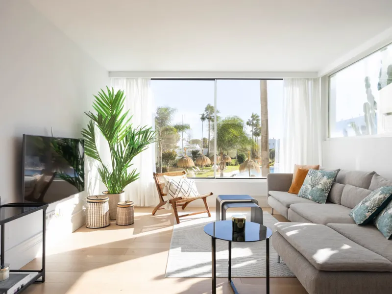 Welcome to this elegant 2-bedroom apartment, ideally positioned on the top floor in the heart of Nueva Andalucía—overlooking the renowned Aloha Golf Course and offering spectacular sea, mountain, and golf views. This thoughtfully renovated home combines m