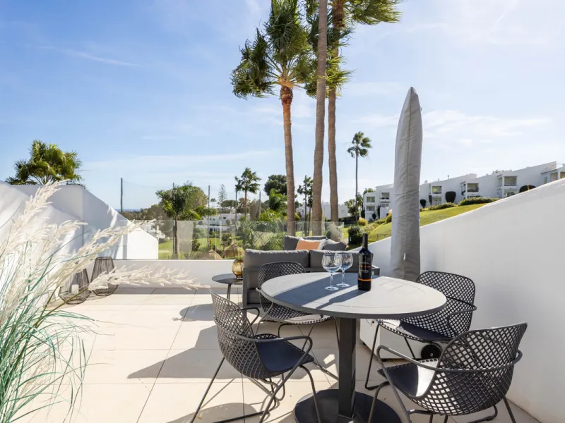 Welcome to this elegant 2-bedroom apartment, ideally positioned on the top floor in the heart of Nueva Andalucía—overlooking the renowned Aloha Golf Course and offering spectacular sea, mountain, and golf views. This thoughtfully renovated home combines m