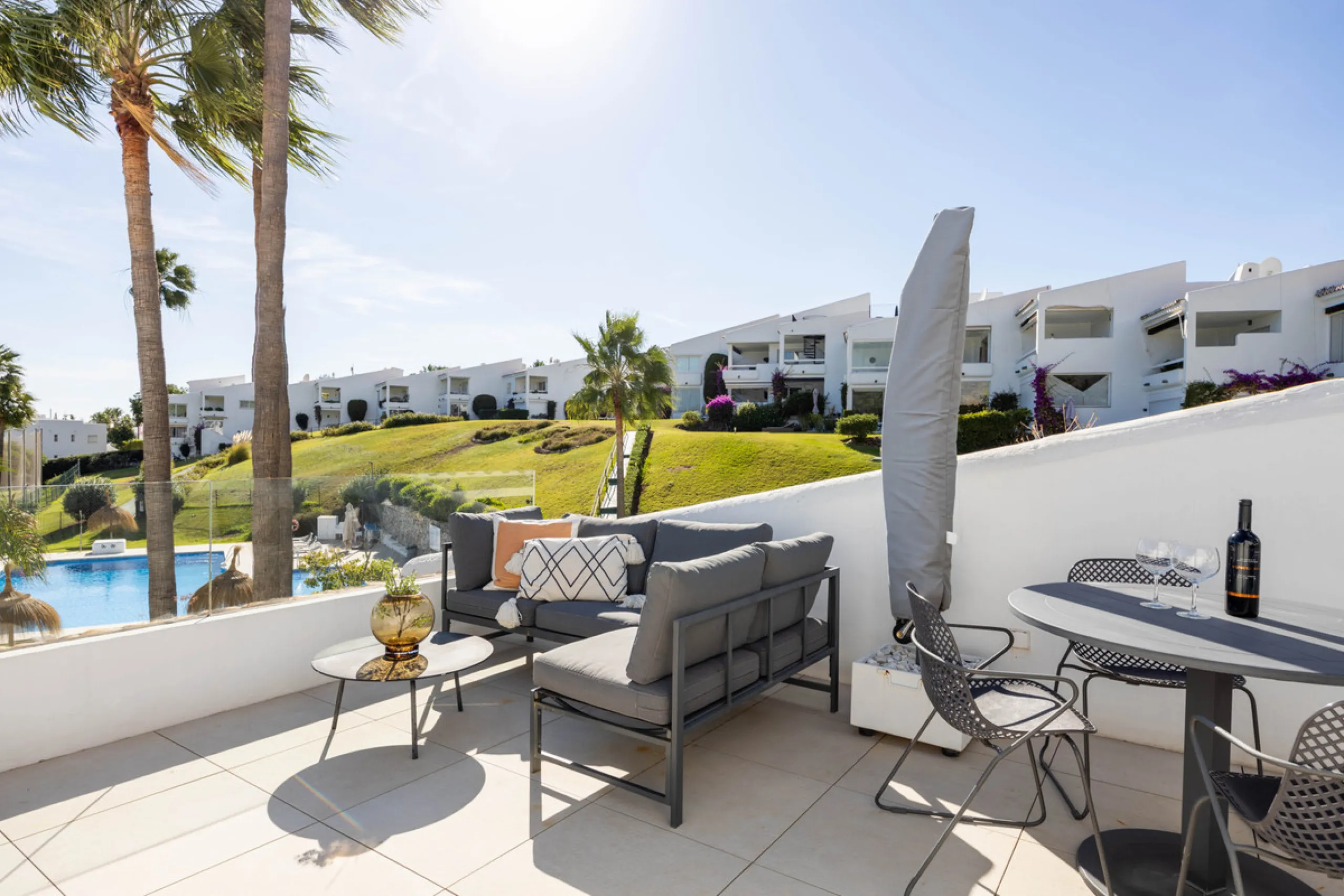 Welcome to this elegant 2-bedroom apartment, ideally positioned on the top floor in the heart of Nueva Andalucía—overlooking the renowned Aloha Golf Course and offering spectacular sea, mountain, and golf views. This thoughtfully renovated home combines m