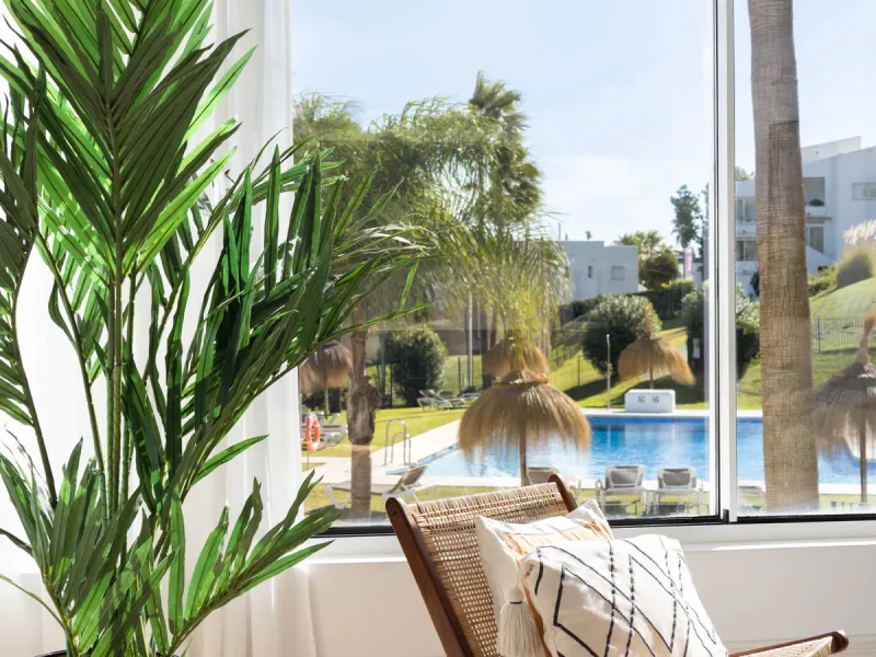 Welcome to this elegant 2-bedroom apartment, ideally positioned on the top floor in the heart of Nueva Andalucía—overlooking the renowned Aloha Golf Course and offering spectacular sea, mountain, and golf views. This thoughtfully renovated home combines m