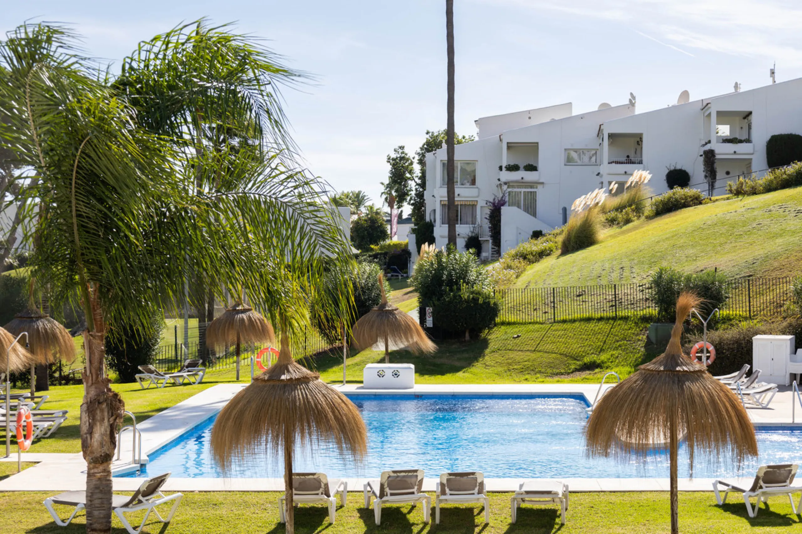 Welcome to this elegant 2-bedroom apartment, ideally positioned on the top floor in the heart of Nueva Andalucía—overlooking the renowned Aloha Golf Course and offering spectacular sea, mountain, and golf views. This thoughtfully renovated home combines m