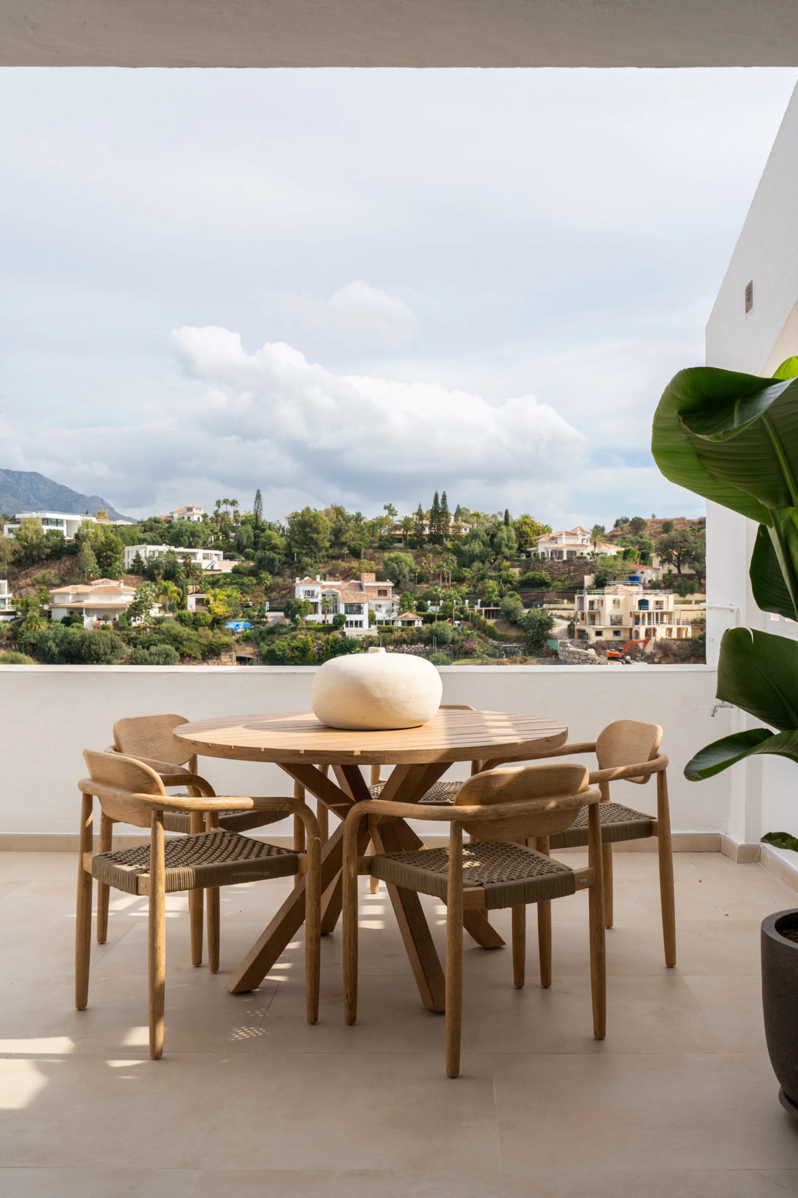 Apartment - Middle Floor Apartment в продаже в Benahavís, Málaga. В доме 2 спален и 2 ванных комнат. Площадь дома 86 м²