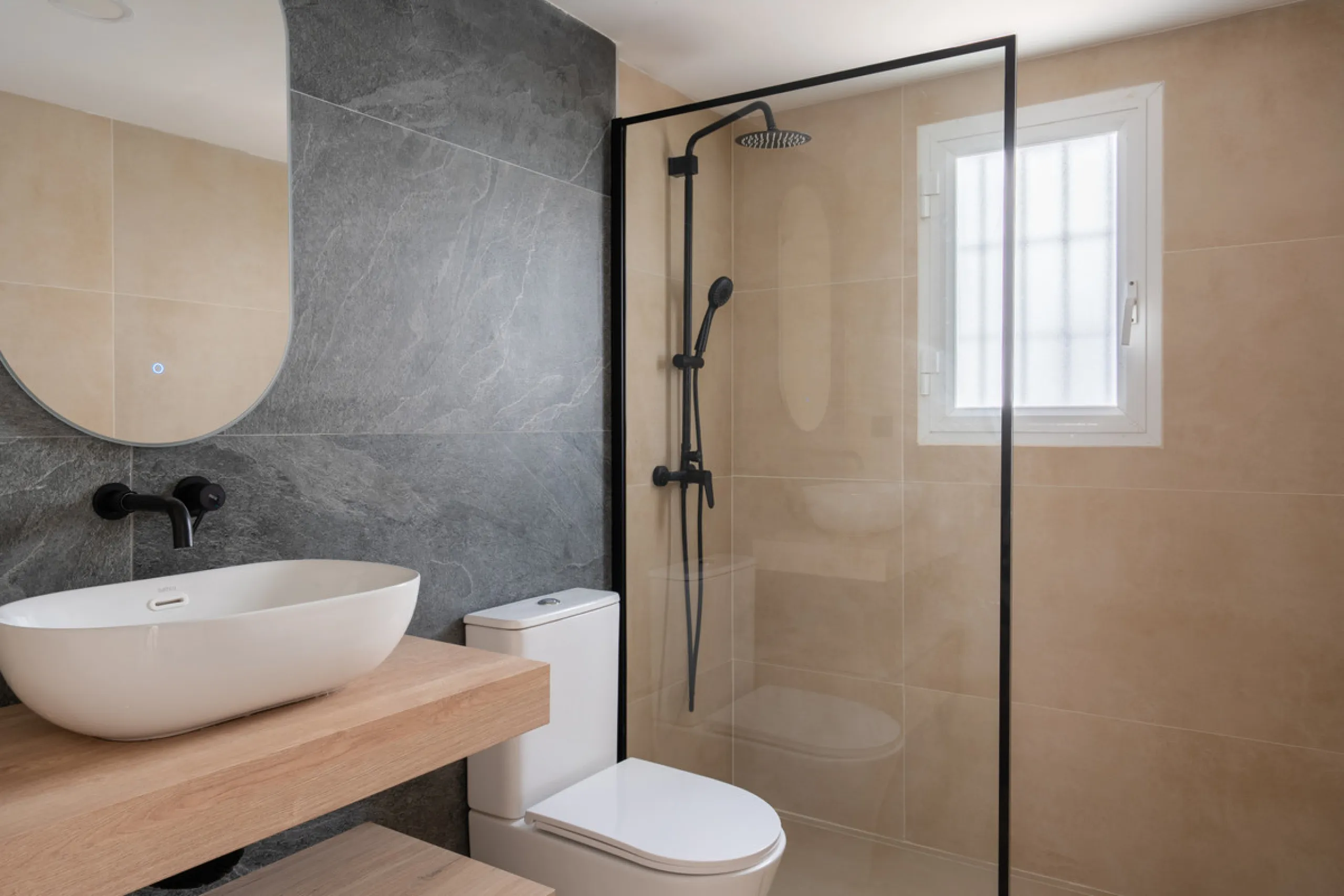 Apartment - Middle Floor Apartment в продаже в Benahavís, Málaga. В доме 2 спален и 2 ванных комнат. Площадь дома 86 м²