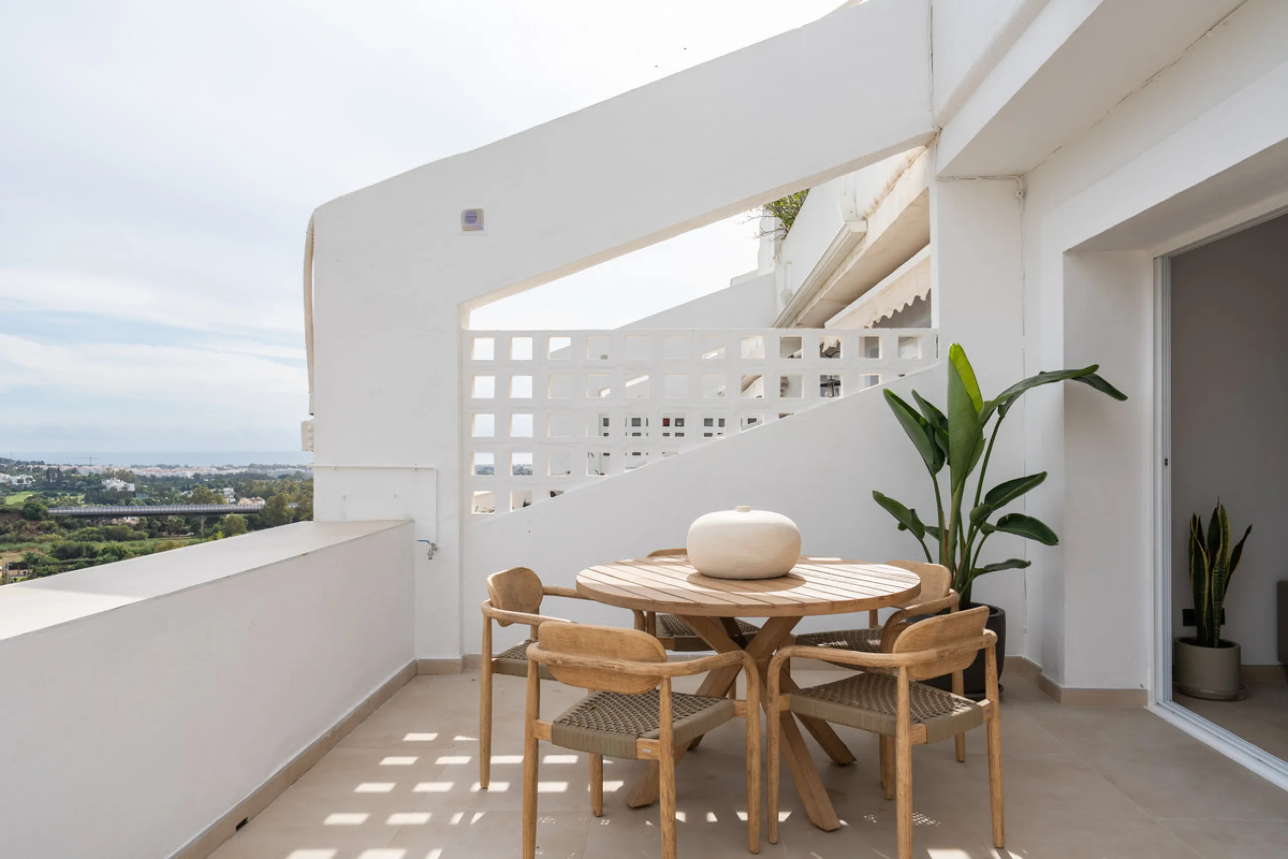 Apartment - Middle Floor Apartment в продаже в Benahavís, Málaga. В доме 2 спален и 2 ванных комнат. Площадь дома 86 м²