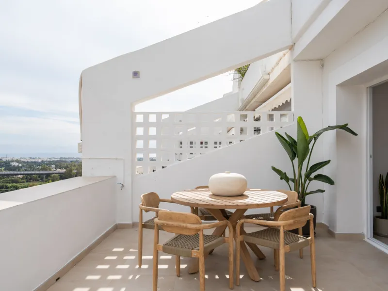 Apartment - Middle Floor Apartment в продаже в Benahavís, Málaga. В доме 2 спален и 2 ванных комнат. Площадь дома 86 м²
