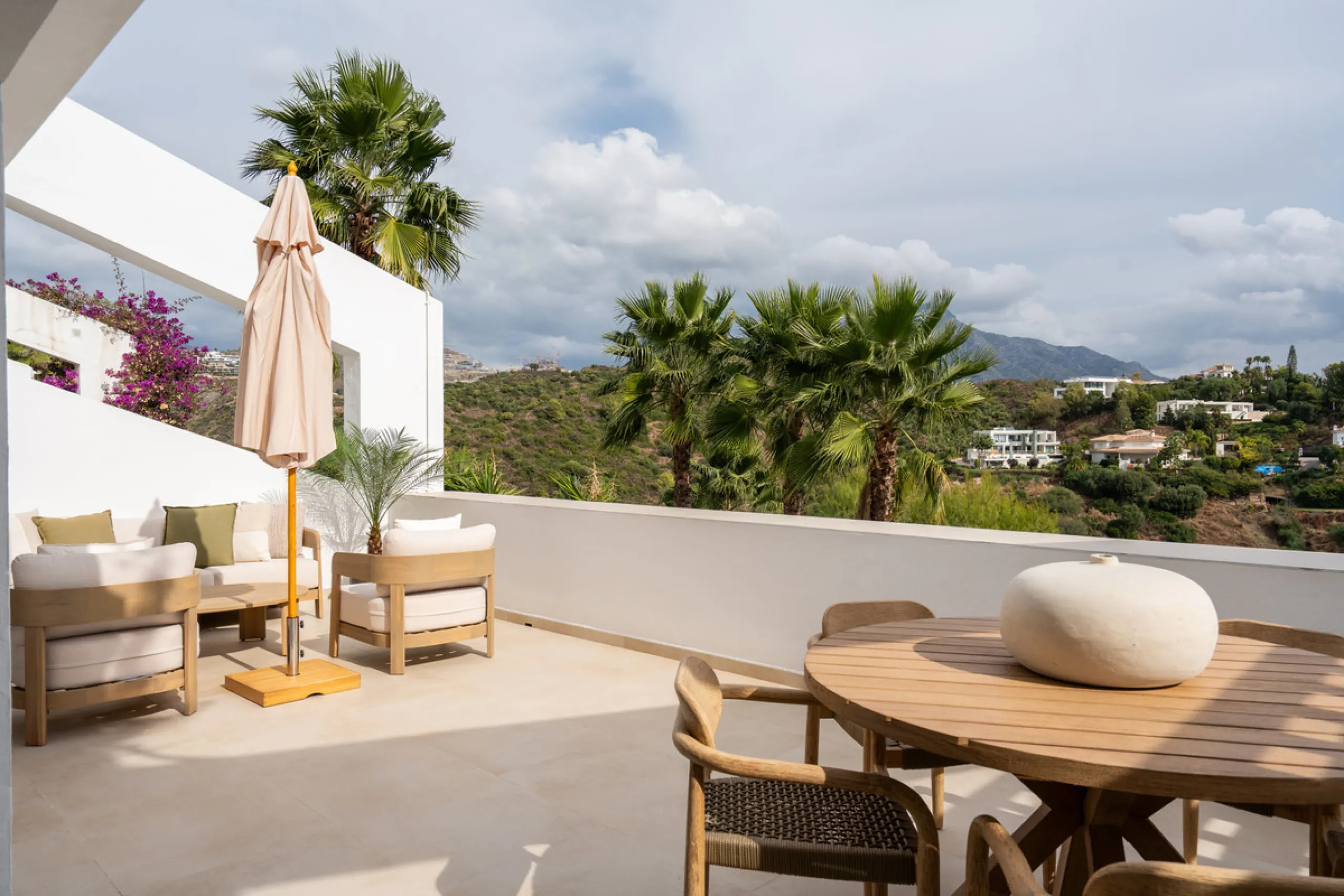 Apartment - Middle Floor Apartment в продаже в Benahavís, Málaga. В доме 2 спален и 2 ванных комнат. Площадь дома 86 м²