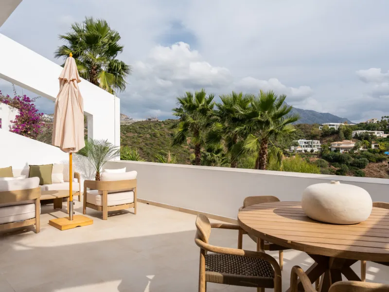 Apartment - Middle Floor Apartment в продаже в Benahavís, Málaga. В доме 2 спален и 2 ванных комнат. Площадь дома 86 м²