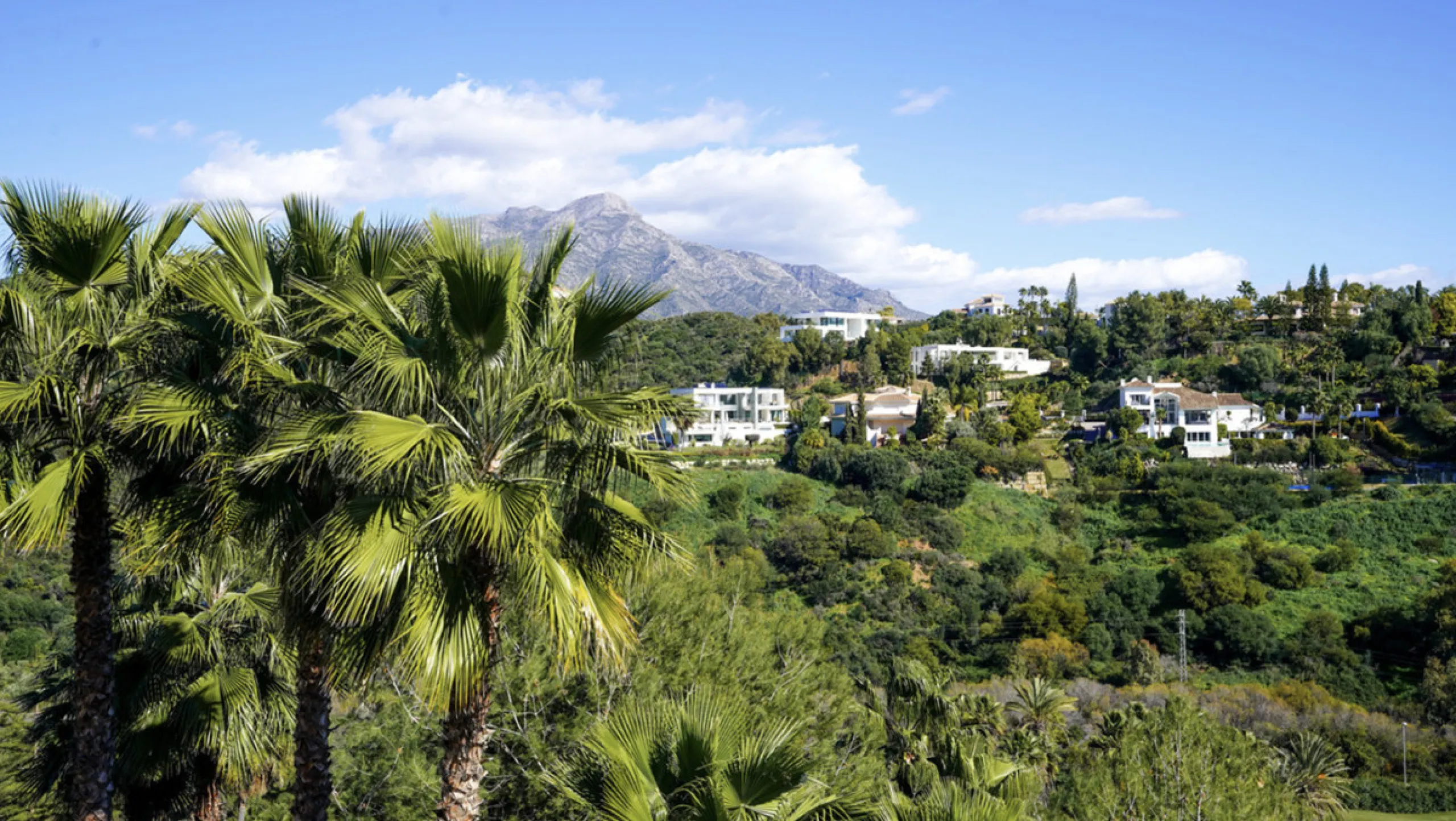 Apartment - Middle Floor Apartment в продаже в Benahavís, Málaga. В доме 2 спален и 2 ванных комнат. Площадь дома 86 м²
