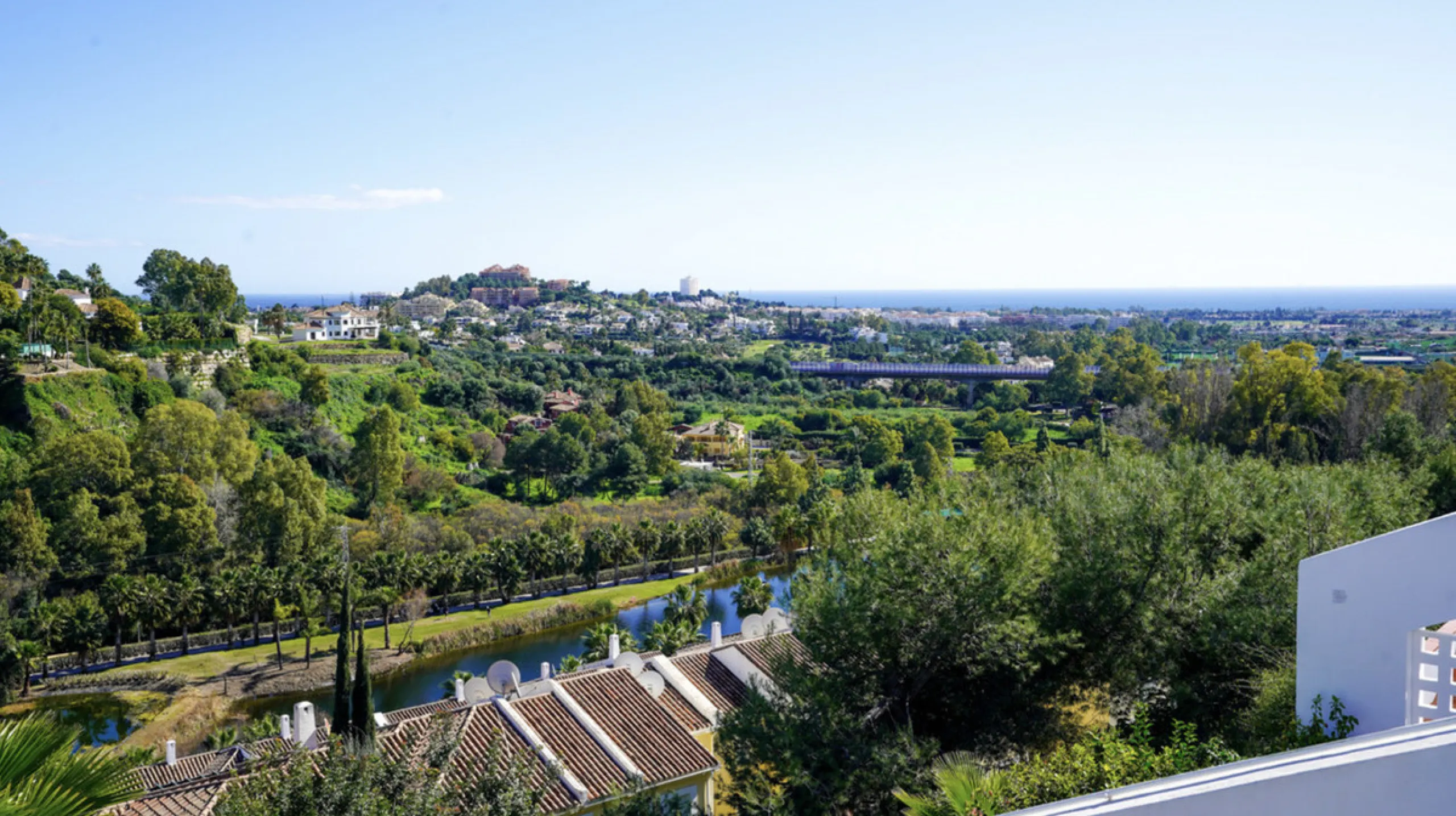 Apartment - Middle Floor Apartment в продаже в Benahavís, Málaga. В доме 2 спален и 2 ванных комнат. Площадь дома 86 м²