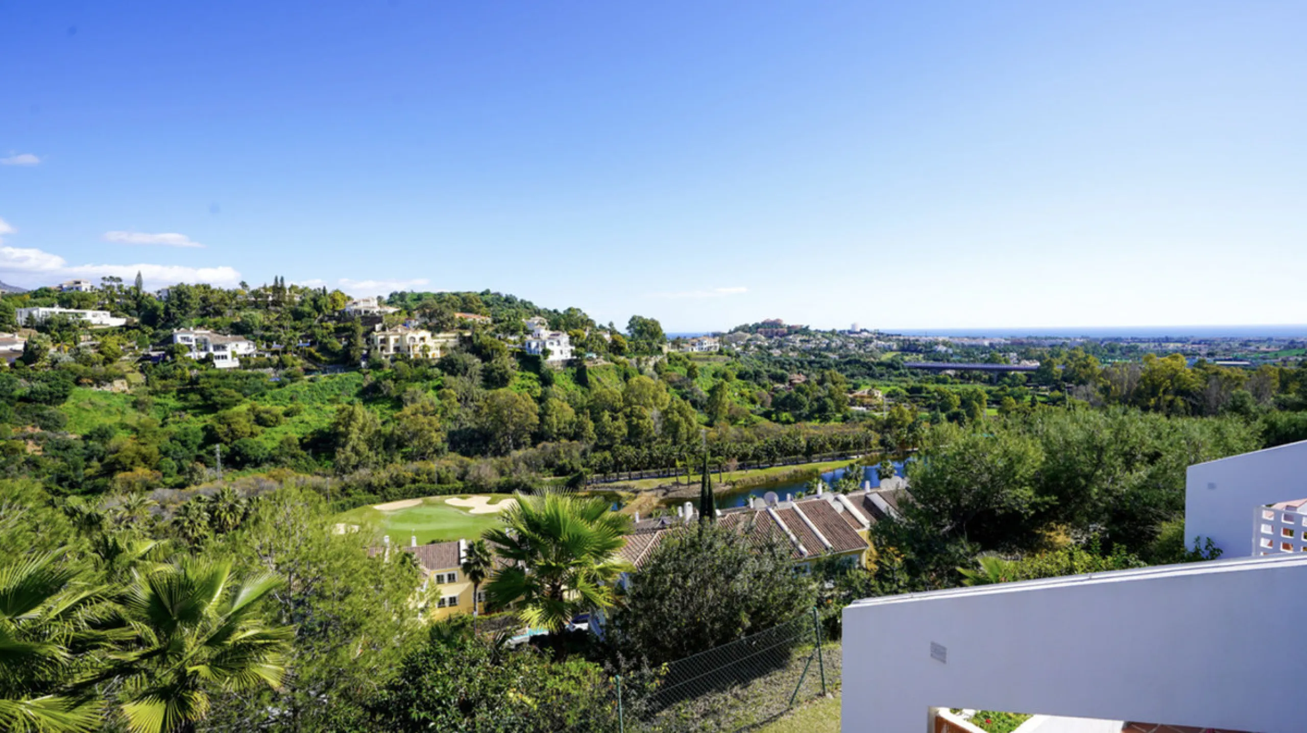 Apartment - Middle Floor Apartment в продаже в Benahavís, Málaga. В доме 2 спален и 2 ванных комнат. Площадь дома 86 м²