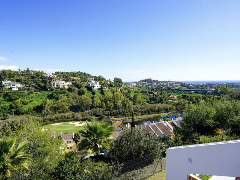 Apartment - Middle Floor Apartment в продаже в Benahavís, Málaga. В доме 2 спален и 2 ванных комнат. Площадь дома 86 м²