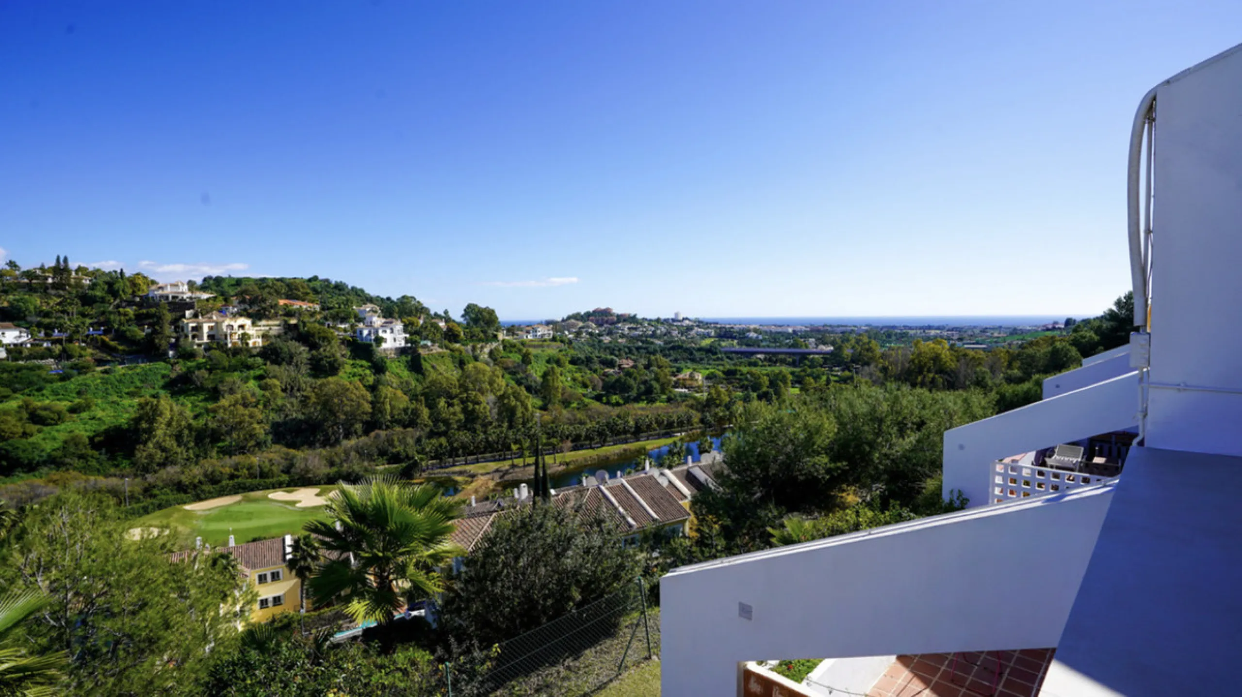 Apartment - Middle Floor Apartment в продаже в Benahavís, Málaga. В доме 2 спален и 2 ванных комнат. Площадь дома 86 м²