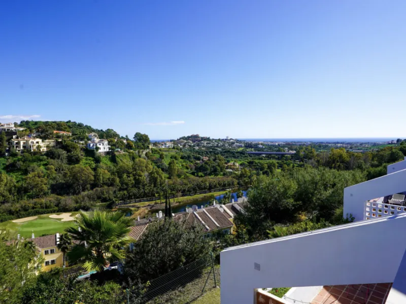 Apartment - Middle Floor Apartment в продаже в Benahavís, Málaga. В доме 2 спален и 2 ванных комнат. Площадь дома 86 м²