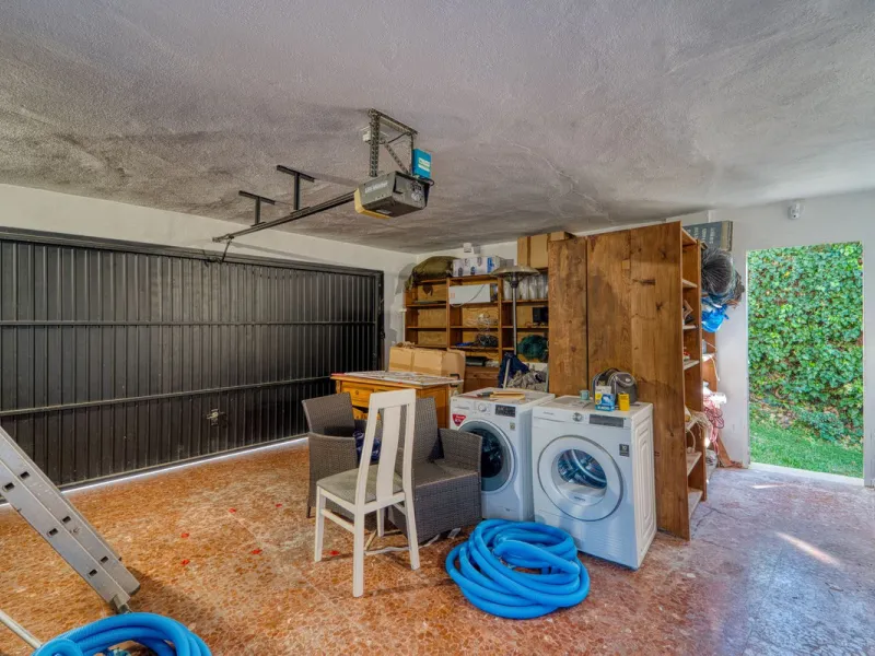 House - Detached Villa в продаже в Marbella, Málaga. В доме 4 спален и 3 ванных комнат. Площадь дома 448 м². Площадь участка 856 м²
