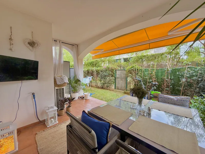 Located in a prestigious urbanization in Nagüeles, within the exclusive neighborhood of La Carolina, Guadalpin, Marbella, this property offers a unique lifestyle. The layout includes an entrance hall that leads to two bedrooms, two bathrooms, a spacious l