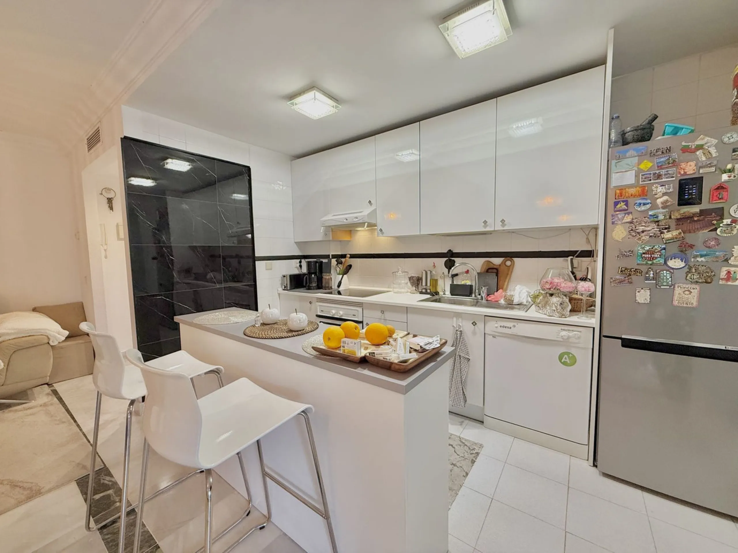 Located in a prestigious urbanization in Nagüeles, within the exclusive neighborhood of La Carolina, Guadalpin, Marbella, this property offers a unique lifestyle. The layout includes an entrance hall that leads to two bedrooms, two bathrooms, a spacious l