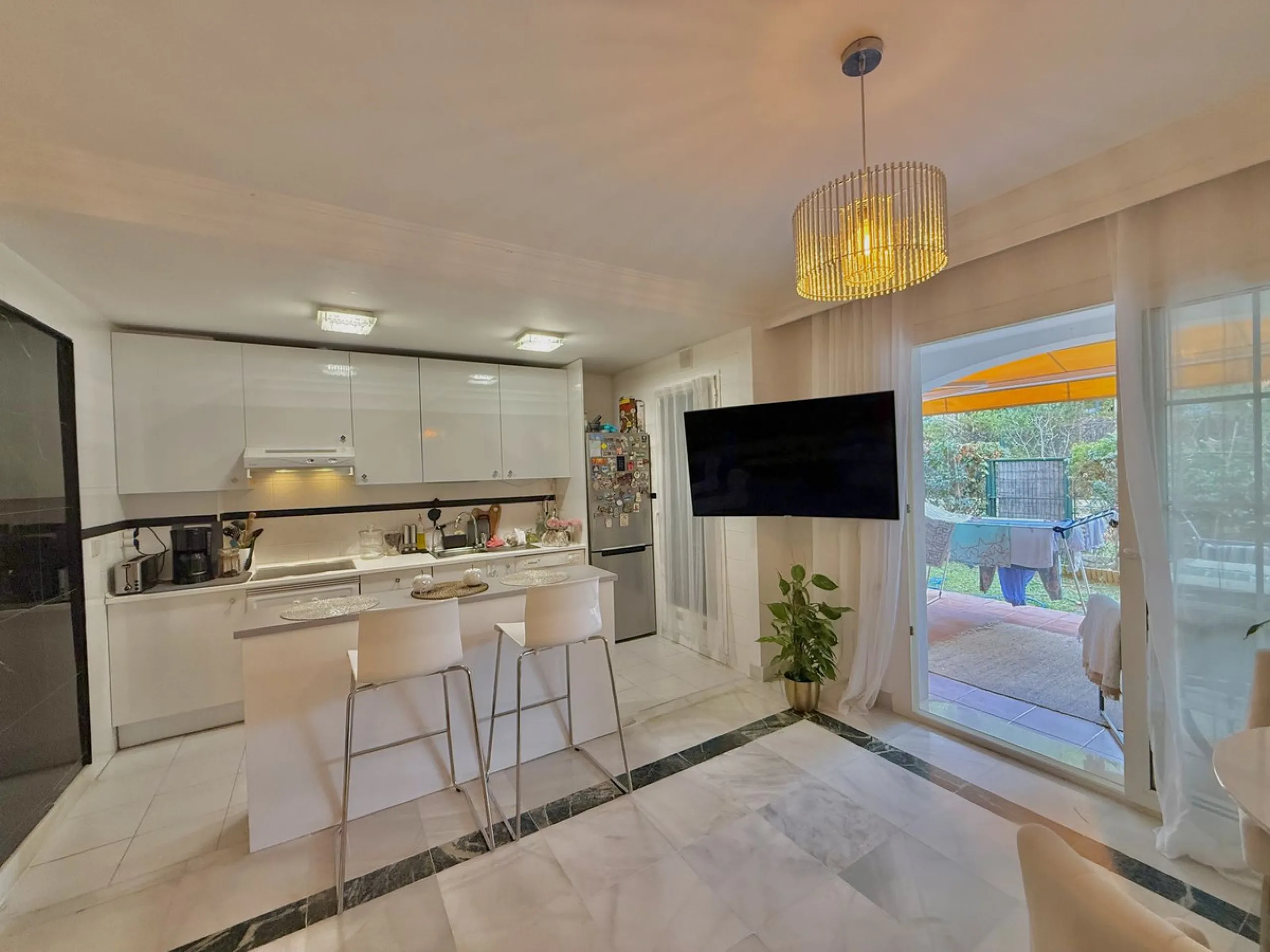 Located in a prestigious urbanization in Nagüeles, within the exclusive neighborhood of La Carolina, Guadalpin, Marbella, this property offers a unique lifestyle. The layout includes an entrance hall that leads to two bedrooms, two bathrooms, a spacious l