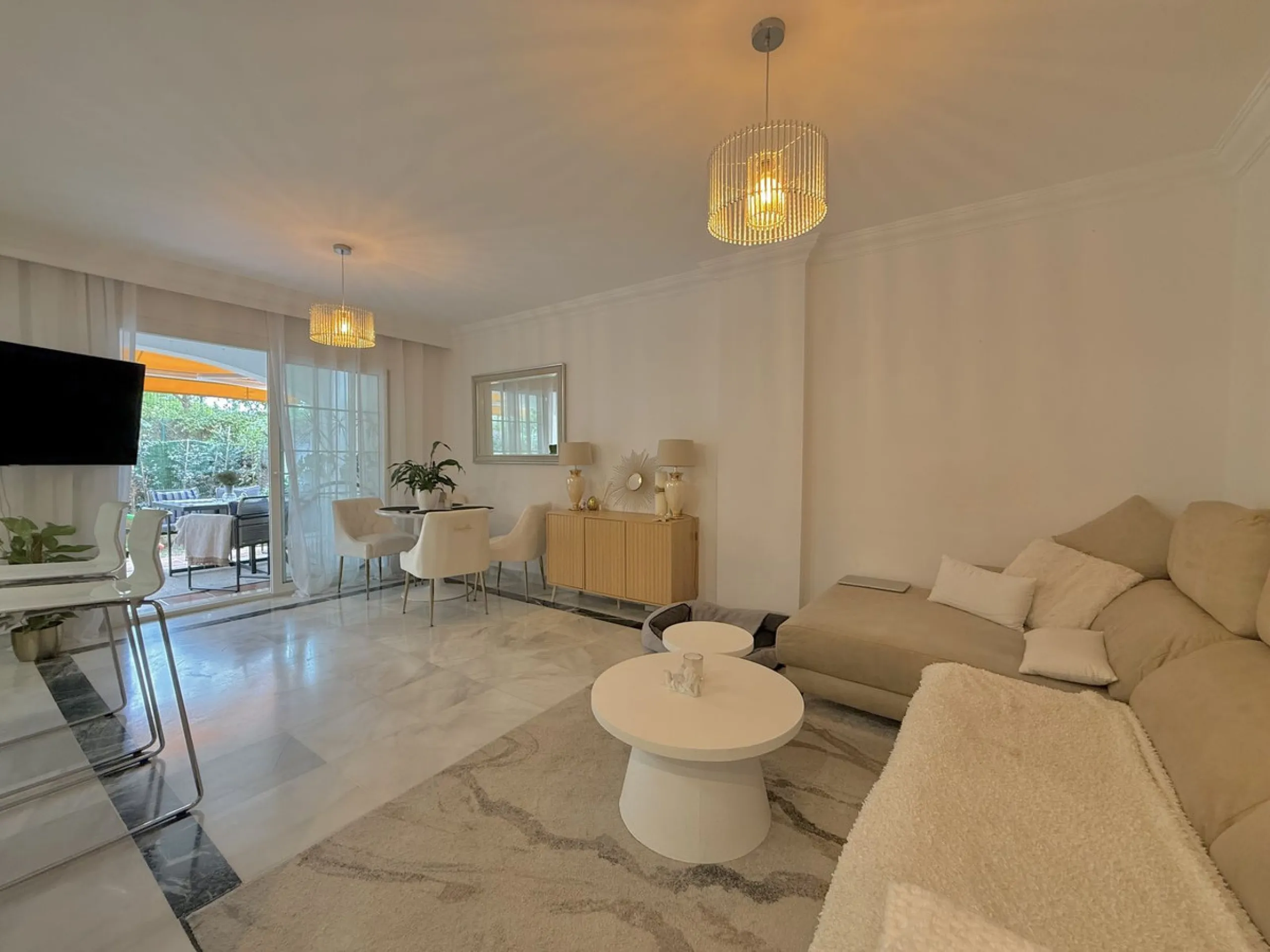 Located in a prestigious urbanization in Nagüeles, within the exclusive neighborhood of La Carolina, Guadalpin, Marbella, this property offers a unique lifestyle. The layout includes an entrance hall that leads to two bedrooms, two bathrooms, a spacious l