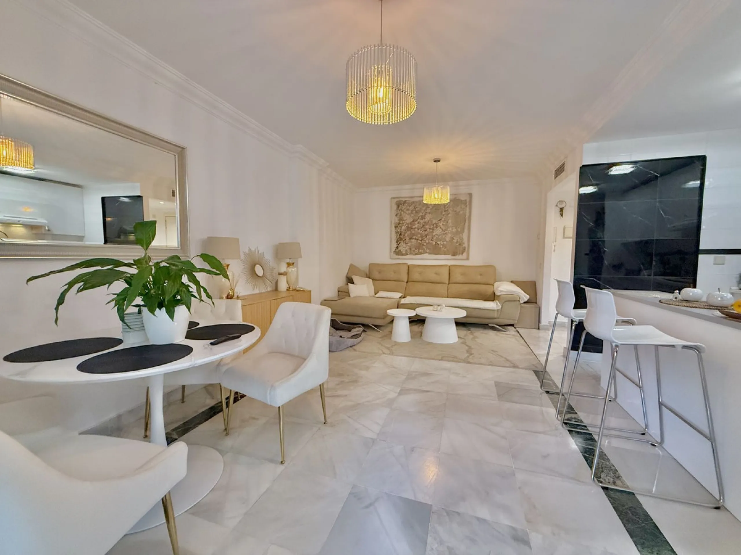 Located in a prestigious urbanization in Nagüeles, within the exclusive neighborhood of La Carolina, Guadalpin, Marbella, this property offers a unique lifestyle. The layout includes an entrance hall that leads to two bedrooms, two bathrooms, a spacious l