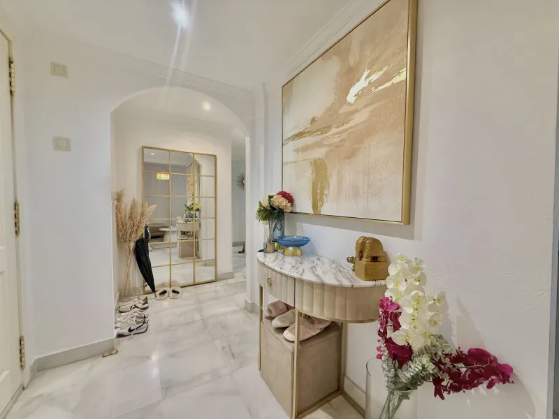 Located in a prestigious urbanization in Nagüeles, within the exclusive neighborhood of La Carolina, Guadalpin, Marbella, this property offers a unique lifestyle. The layout includes an entrance hall that leads to two bedrooms, two bathrooms, a spacious l