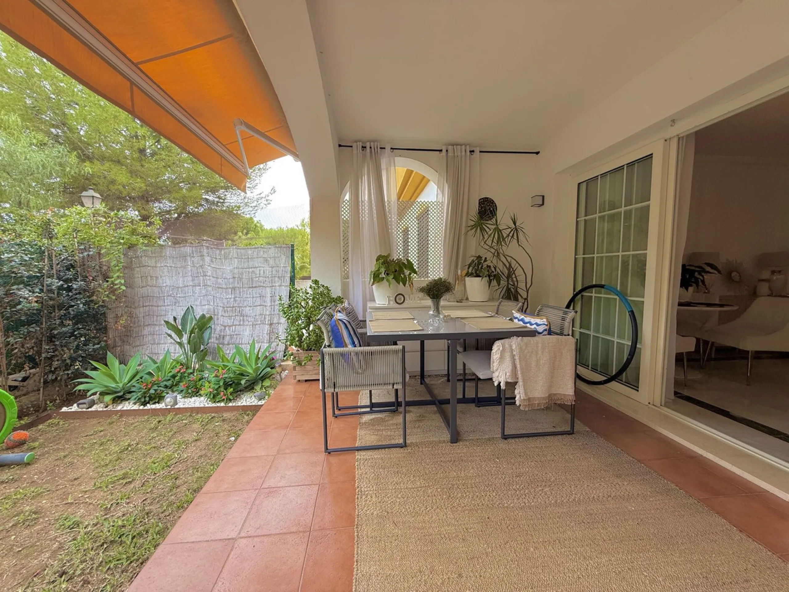 Located in a prestigious urbanization in Nagüeles, within the exclusive neighborhood of La Carolina, Guadalpin, Marbella, this property offers a unique lifestyle. The layout includes an entrance hall that leads to two bedrooms, two bathrooms, a spacious l