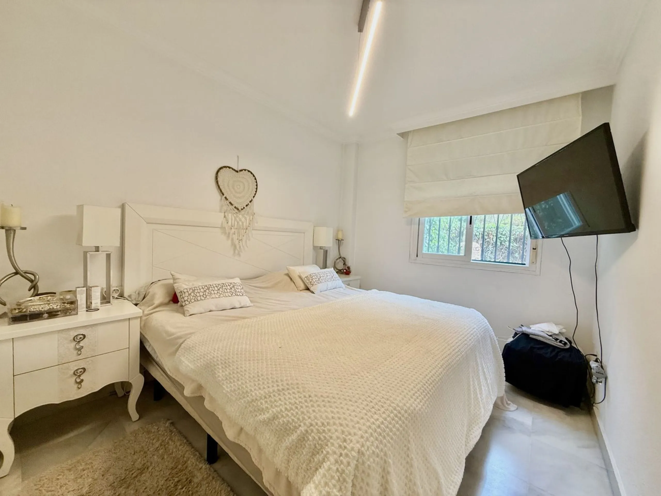 Located in a prestigious urbanization in Nagüeles, within the exclusive neighborhood of La Carolina, Guadalpin, Marbella, this property offers a unique lifestyle. The layout includes an entrance hall that leads to two bedrooms, two bathrooms, a spacious l