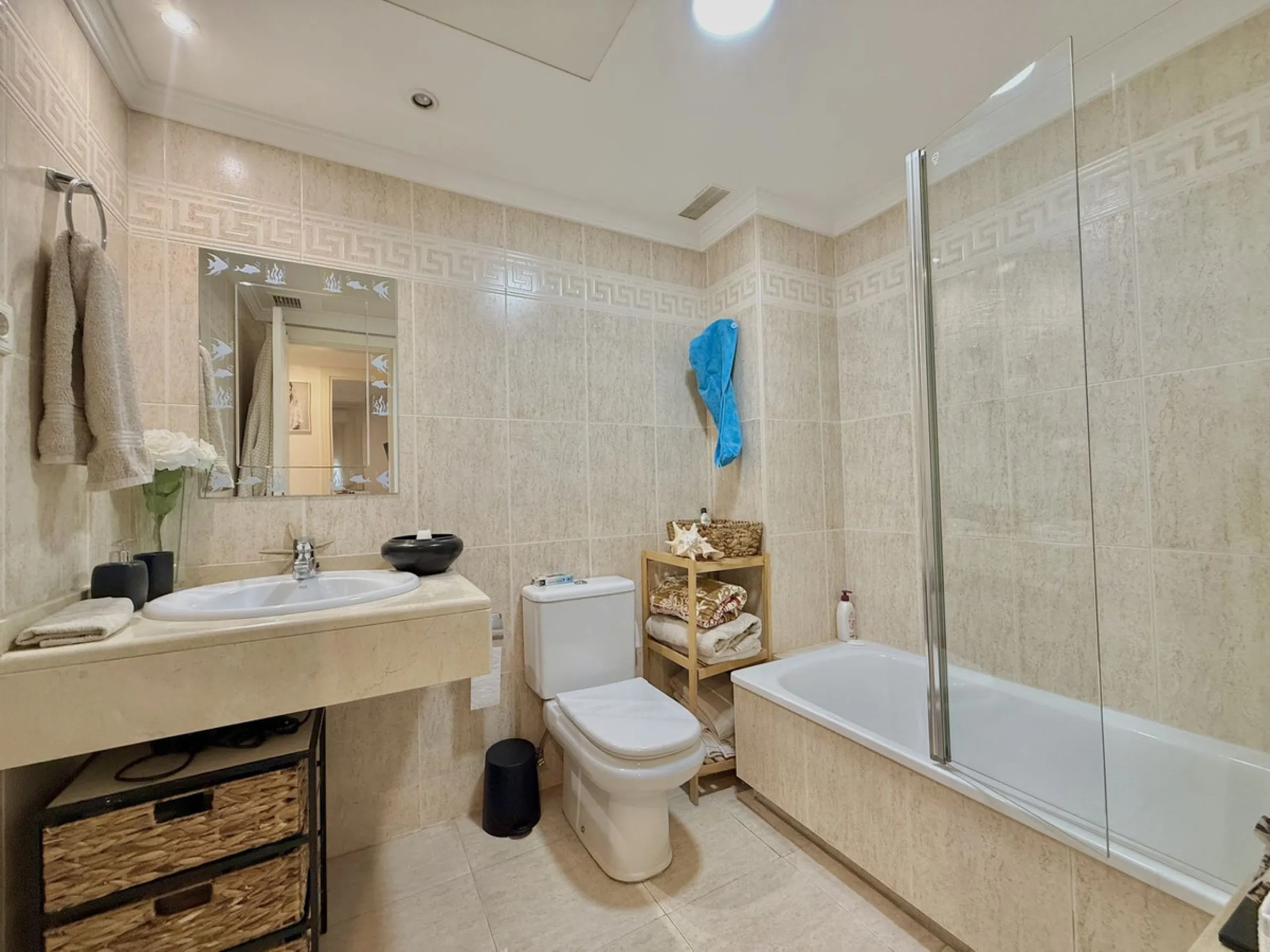 Located in a prestigious urbanization in Nagüeles, within the exclusive neighborhood of La Carolina, Guadalpin, Marbella, this property offers a unique lifestyle. The layout includes an entrance hall that leads to two bedrooms, two bathrooms, a spacious l