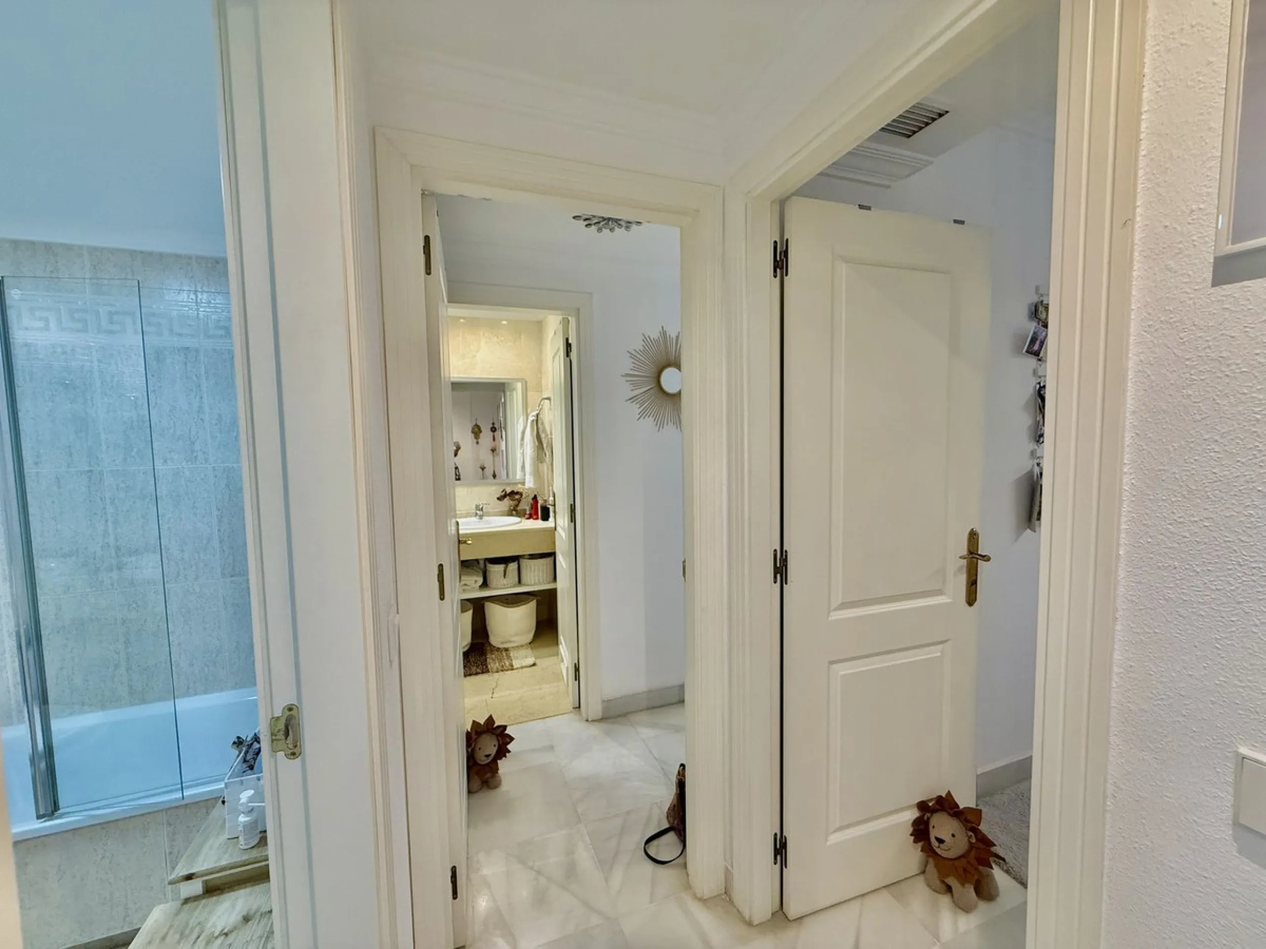 Located in a prestigious urbanization in Nagüeles, within the exclusive neighborhood of La Carolina, Guadalpin, Marbella, this property offers a unique lifestyle. The layout includes an entrance hall that leads to two bedrooms, two bathrooms, a spacious l