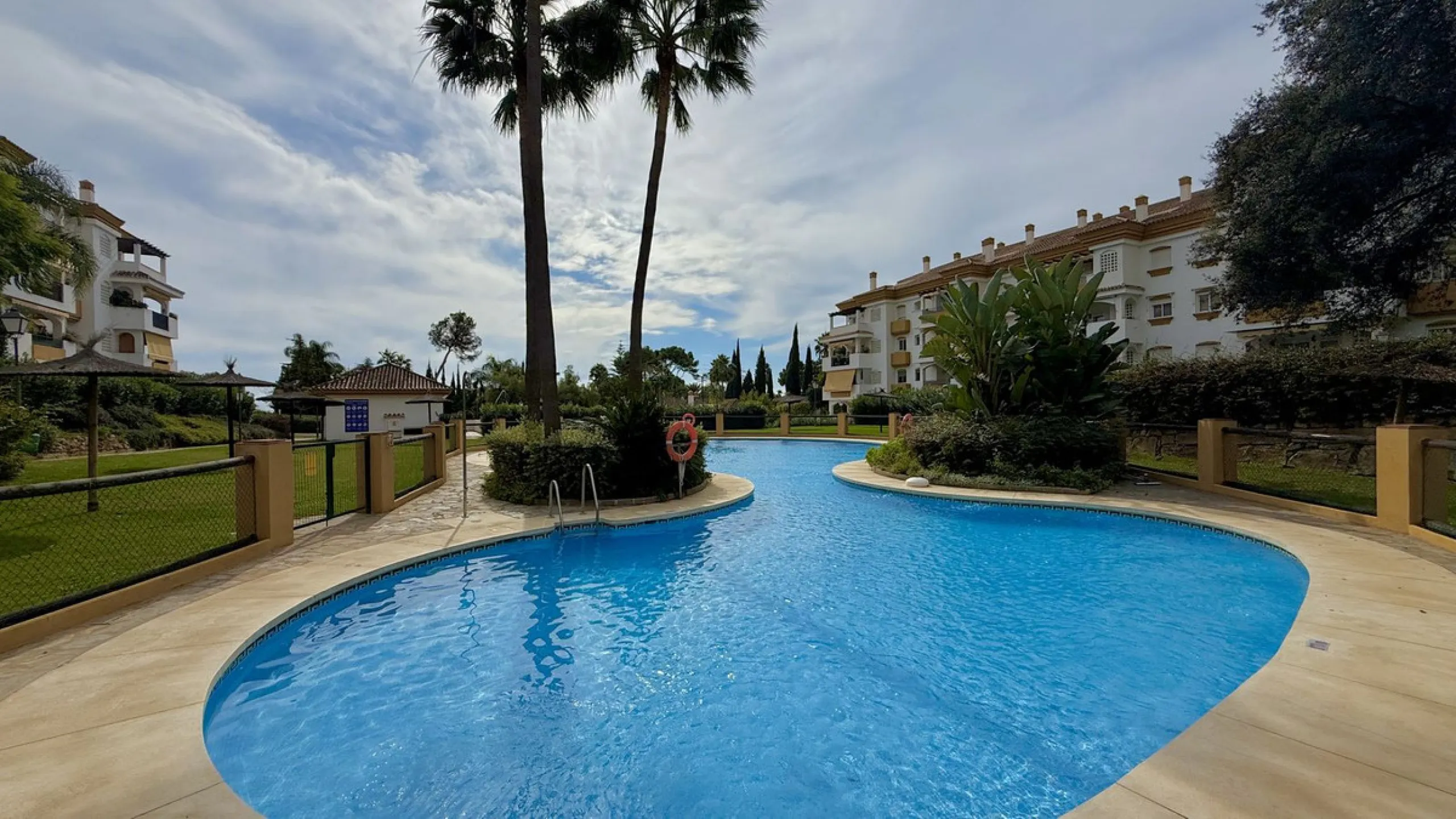 Located in a prestigious urbanization in Nagüeles, within the exclusive neighborhood of La Carolina, Guadalpin, Marbella, this property offers a unique lifestyle. The layout includes an entrance hall that leads to two bedrooms, two bathrooms, a spacious l