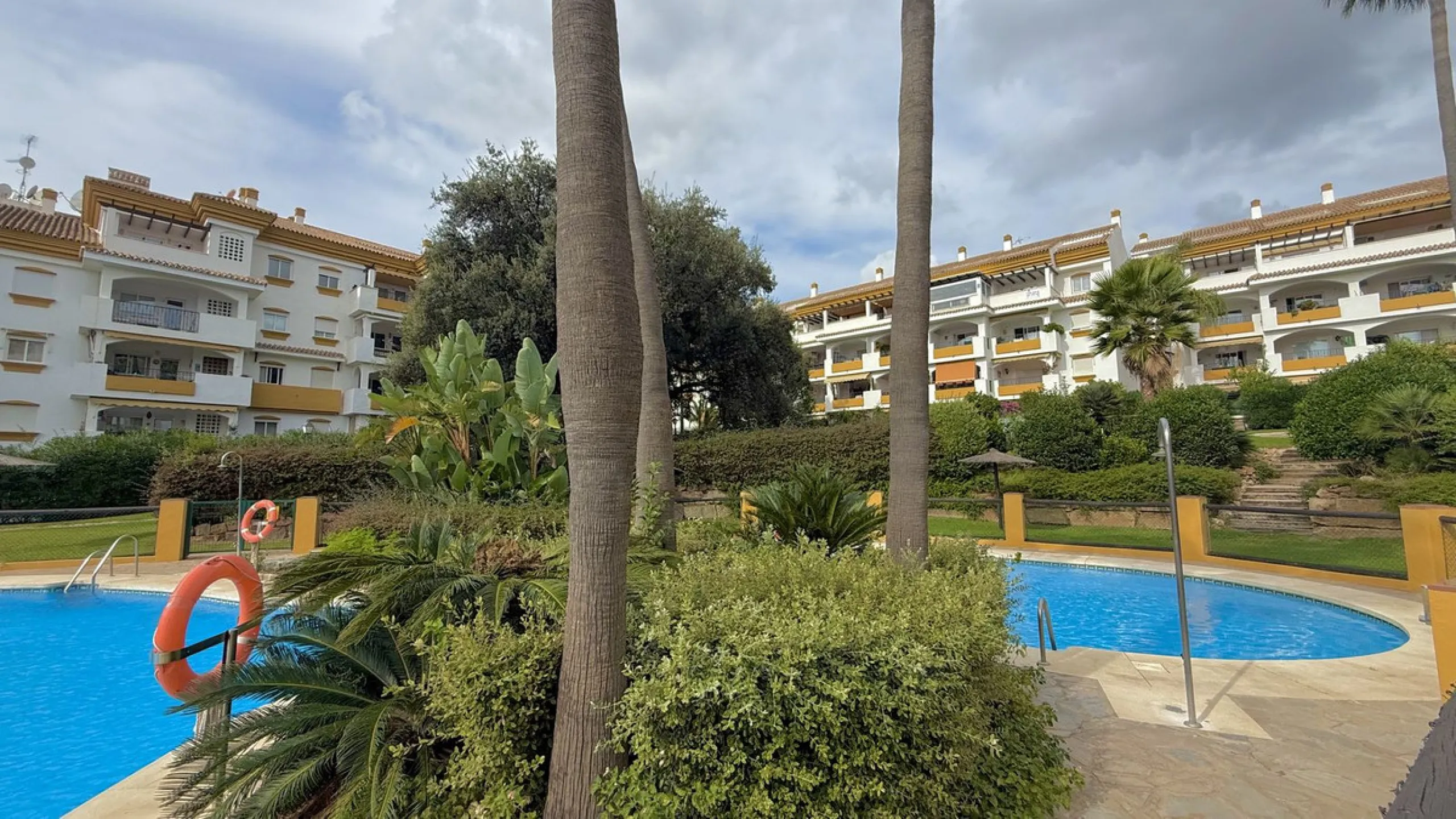 Located in a prestigious urbanization in Nagüeles, within the exclusive neighborhood of La Carolina, Guadalpin, Marbella, this property offers a unique lifestyle. The layout includes an entrance hall that leads to two bedrooms, two bathrooms, a spacious l