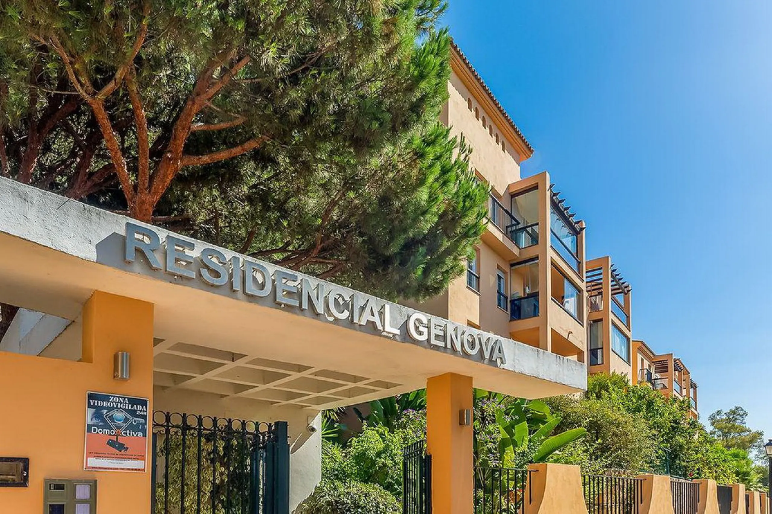 Apartment - Middle Floor Apartment в продаже в Marbella, Málaga. В доме 2 спален и 2 ванных комнат. Площадь дома 92 м²