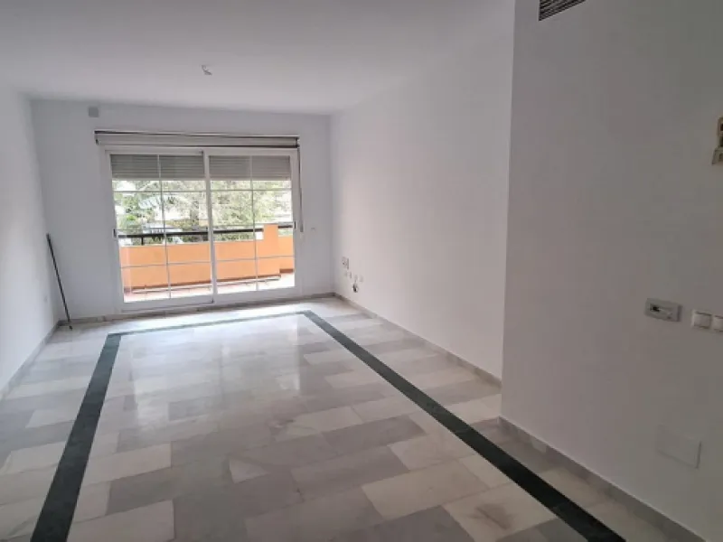 Apartment - Middle Floor Apartment в продаже в Marbella, Málaga. В доме 2 спален и 2 ванных комнат. Площадь дома 92 м²